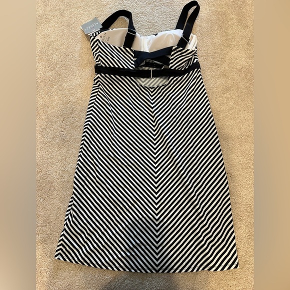 Athleta Women's Striped Pura Swim Dress Underwire Keyhole Back Chevron 34D/DD - Picture 3 of 3